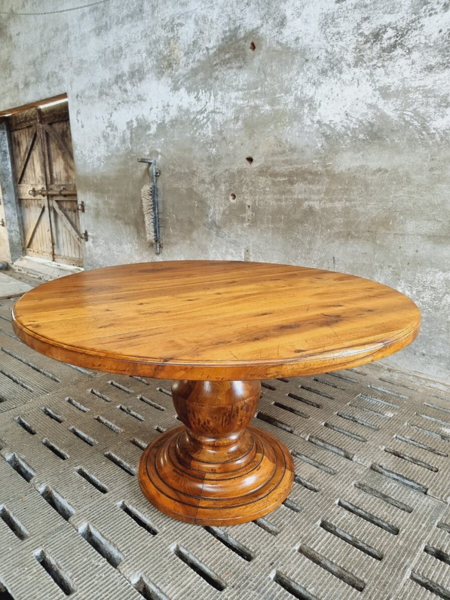 Old round table walnut dining table 140 cm