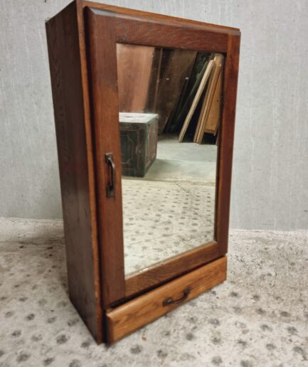 Oud hangkastje medicijnkastje met spiegel en lade (1)
