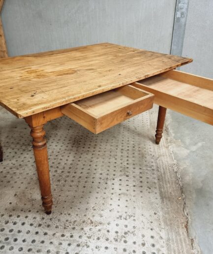 Antique table dining table with 3 drawers 96x144cm
